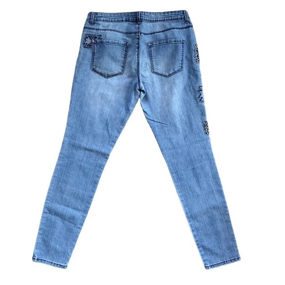 Forever 21 Faded Skinny Jeans with Patched Detailed Patterns on Side | Blue | Si - Picture 6 of 7